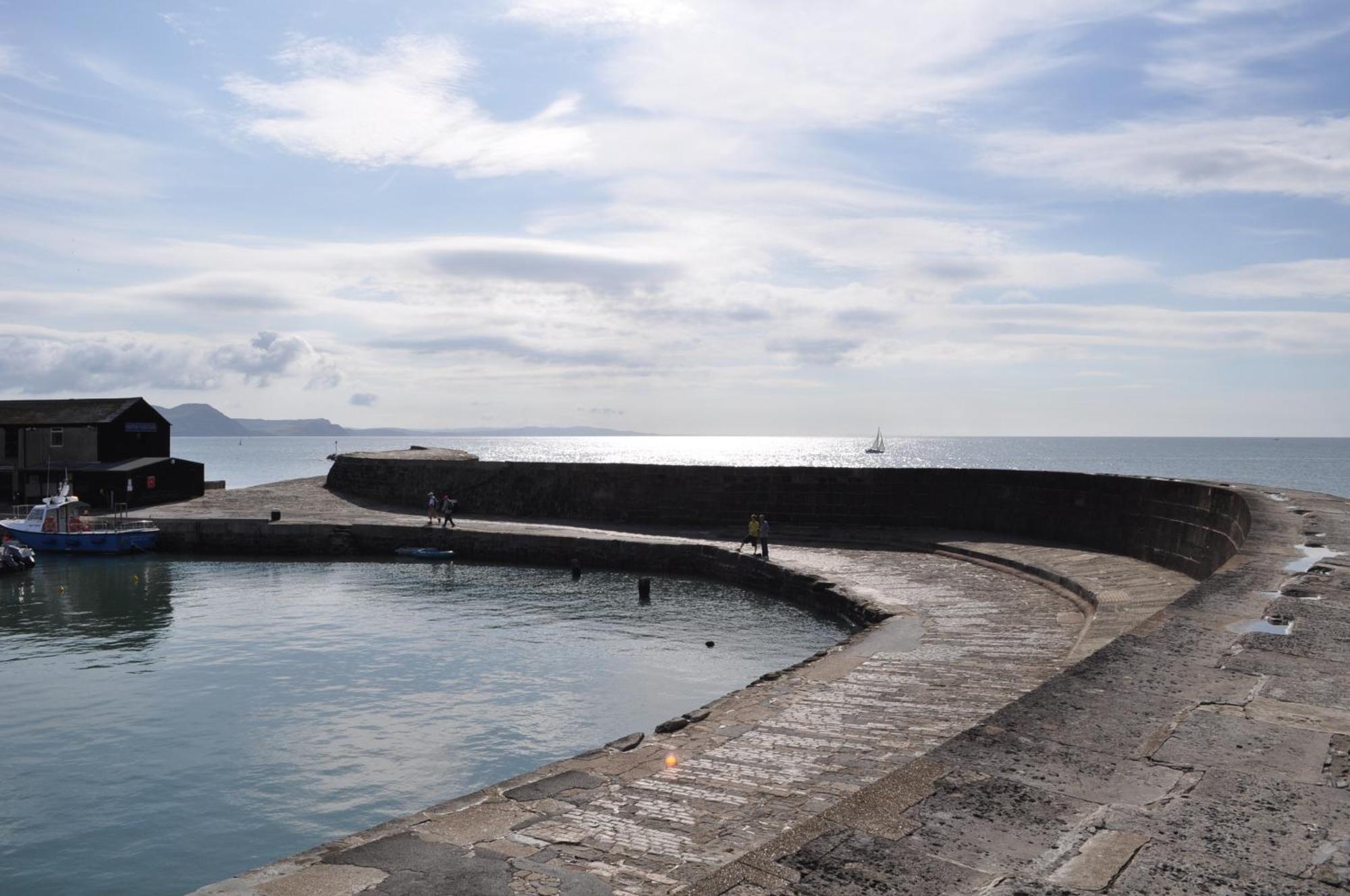 The Retreat, Own Hot Tub, Romantic Escape, Near Лайм Риджис Екстериор снимка