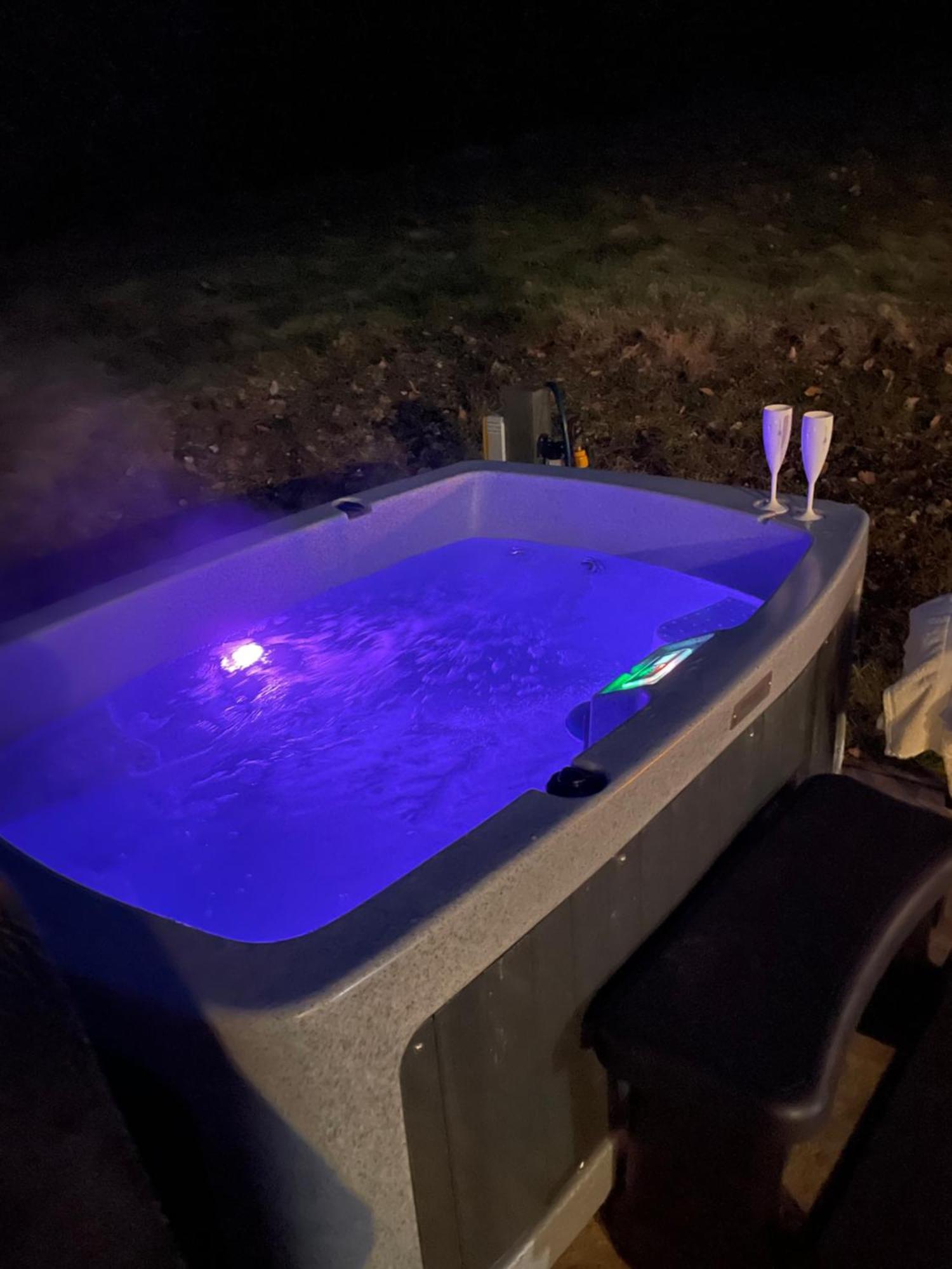 The Retreat, Own Hot Tub, Romantic Escape, Near Лайм Риджис Екстериор снимка