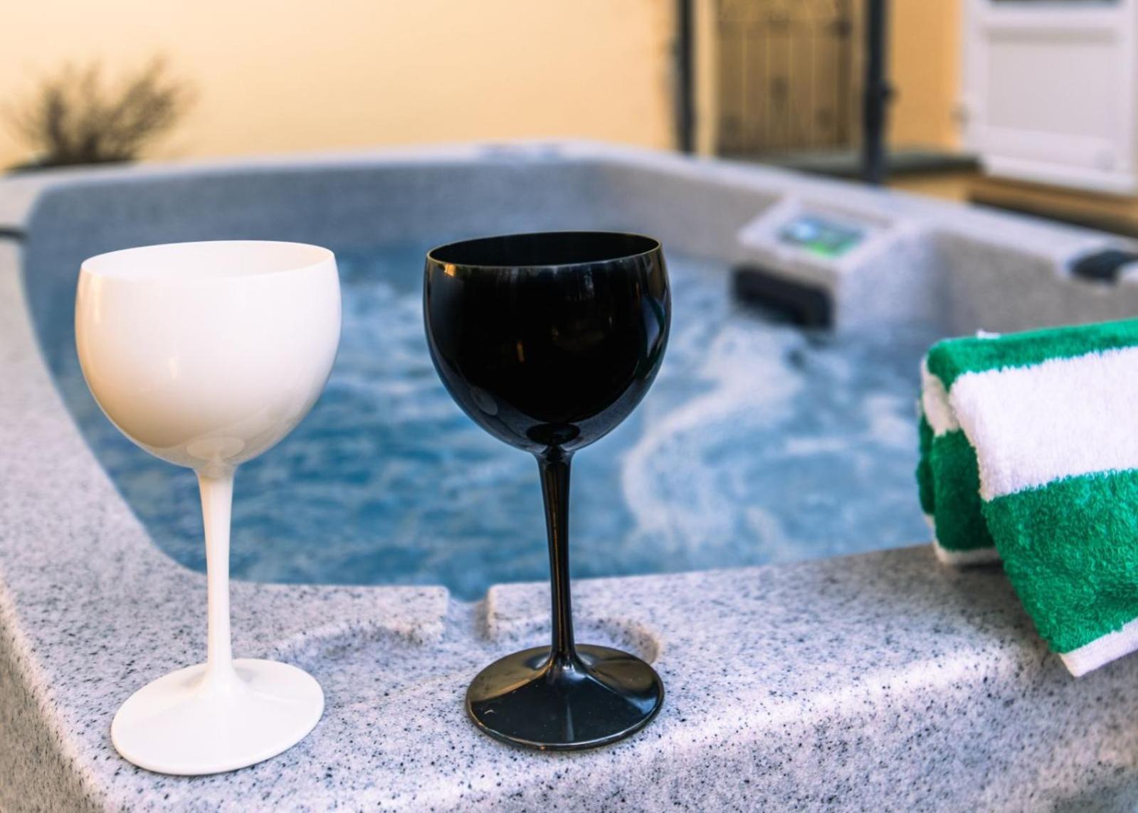 The Retreat, Own Hot Tub, Romantic Escape, Near Лайм Риджис Екстериор снимка