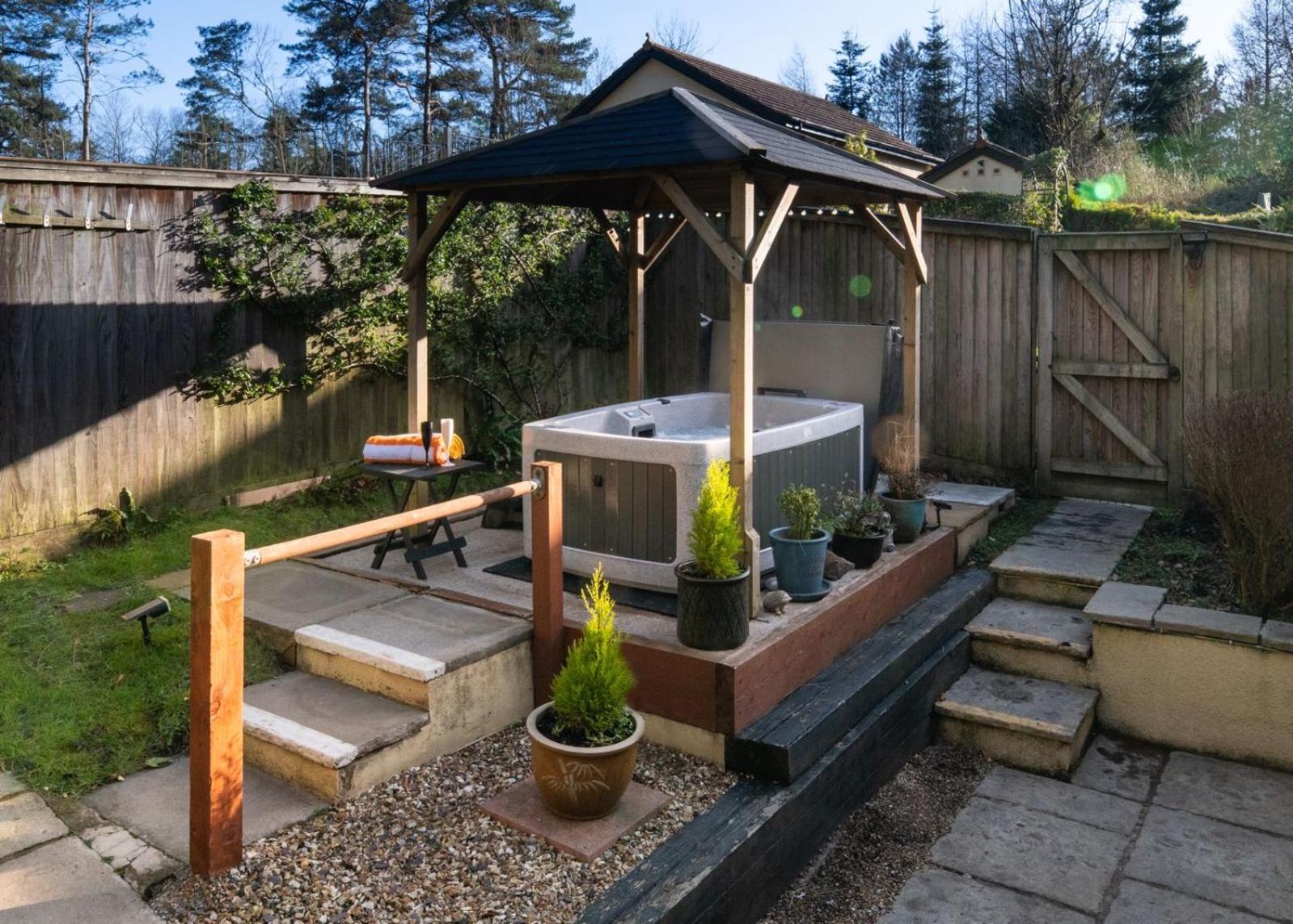 The Retreat, Own Hot Tub, Romantic Escape, Near Лайм Риджис Екстериор снимка