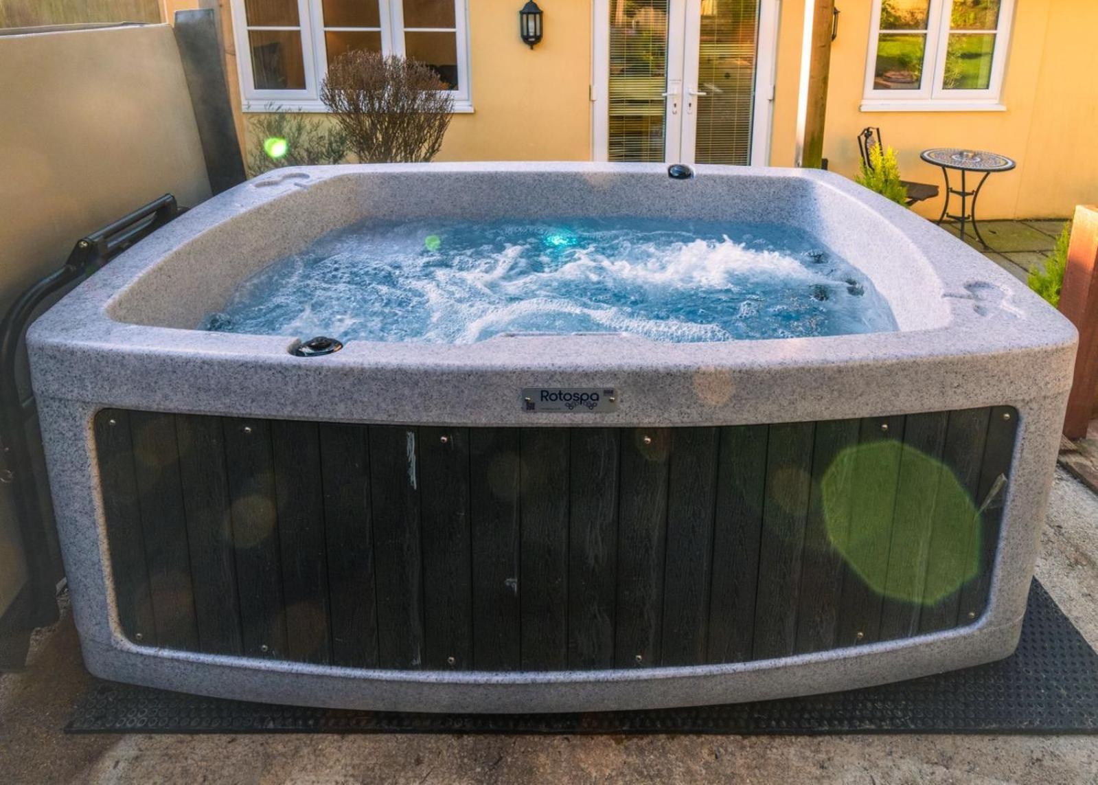 The Retreat, Own Hot Tub, Romantic Escape, Near Лайм Риджис Екстериор снимка